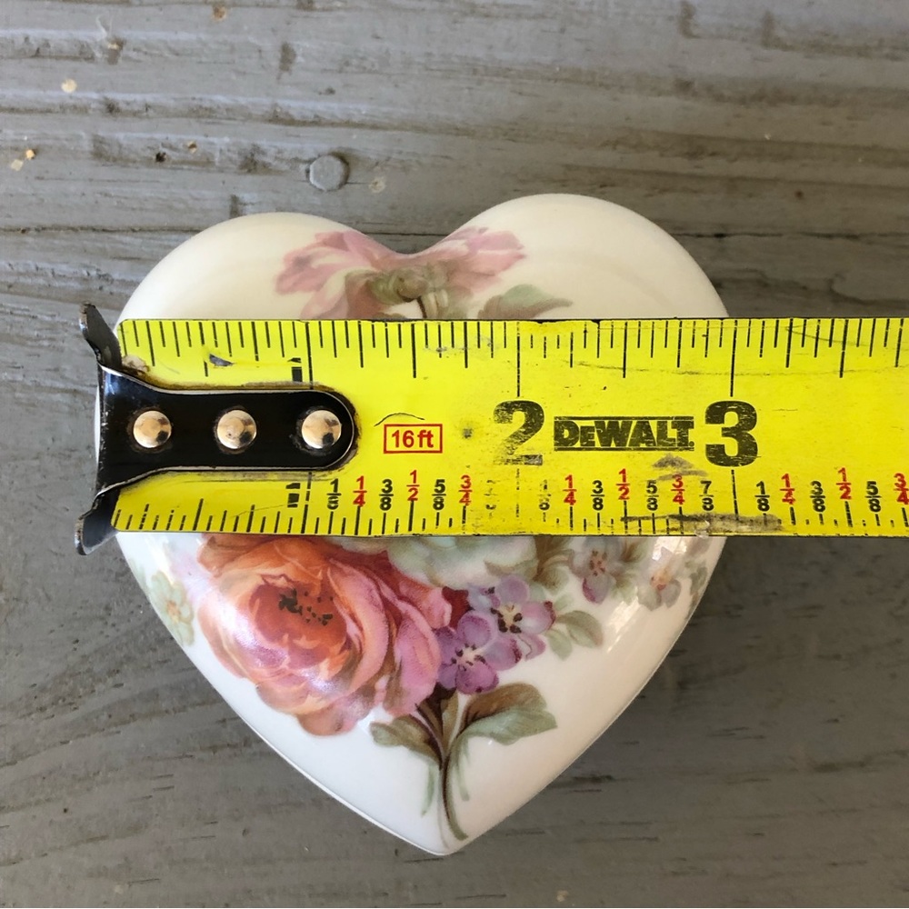 LIMOGES floral heart shaped TRINKET BOX - Picture 5 of 6